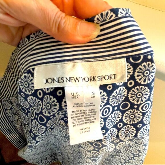 Jones New York Button down Shirt-Size Small - Picture 4 of 5